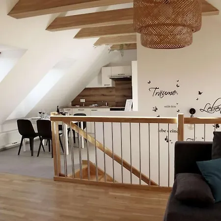 Geraeumige Dachgeschosswohnung 公寓 Tattendorf