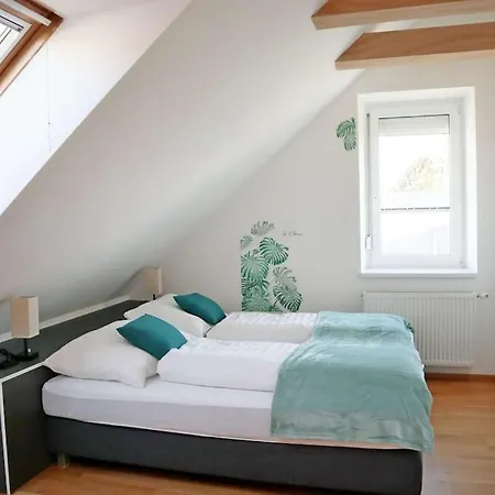 公寓 Geraeumige Dachgeschosswohnung *