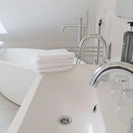 Geraeumige Dachgeschosswohnung * Tattendorf