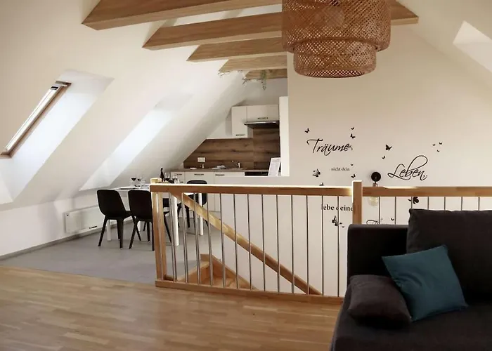 Geraeumige Dachgeschosswohnung Lejlighed Tattendorf