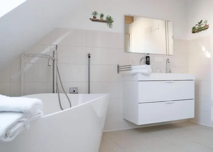 公寓 Geraeumige Dachgeschosswohnung *