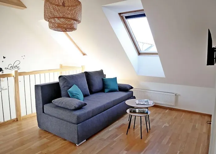 公寓 Geraeumige Dachgeschosswohnung Tattendorf