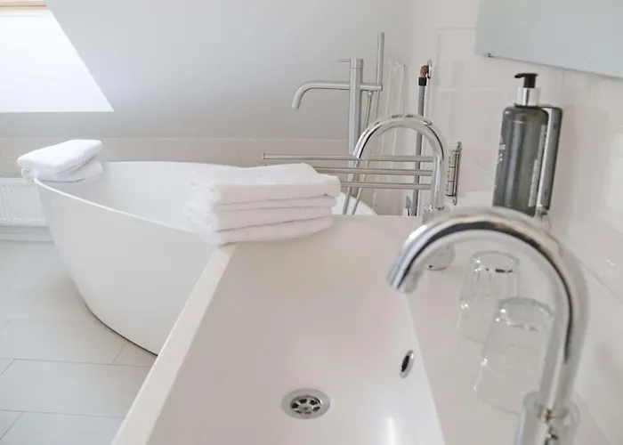 Geraeumige Dachgeschosswohnung * Tattendorf