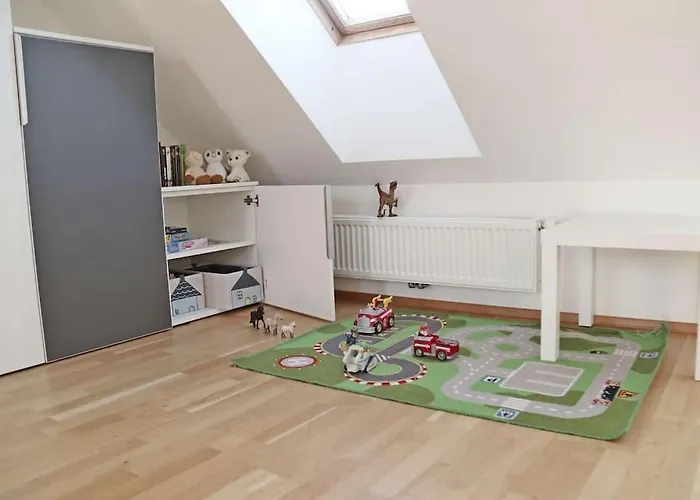 Geraeumige Dachgeschosswohnung 公寓